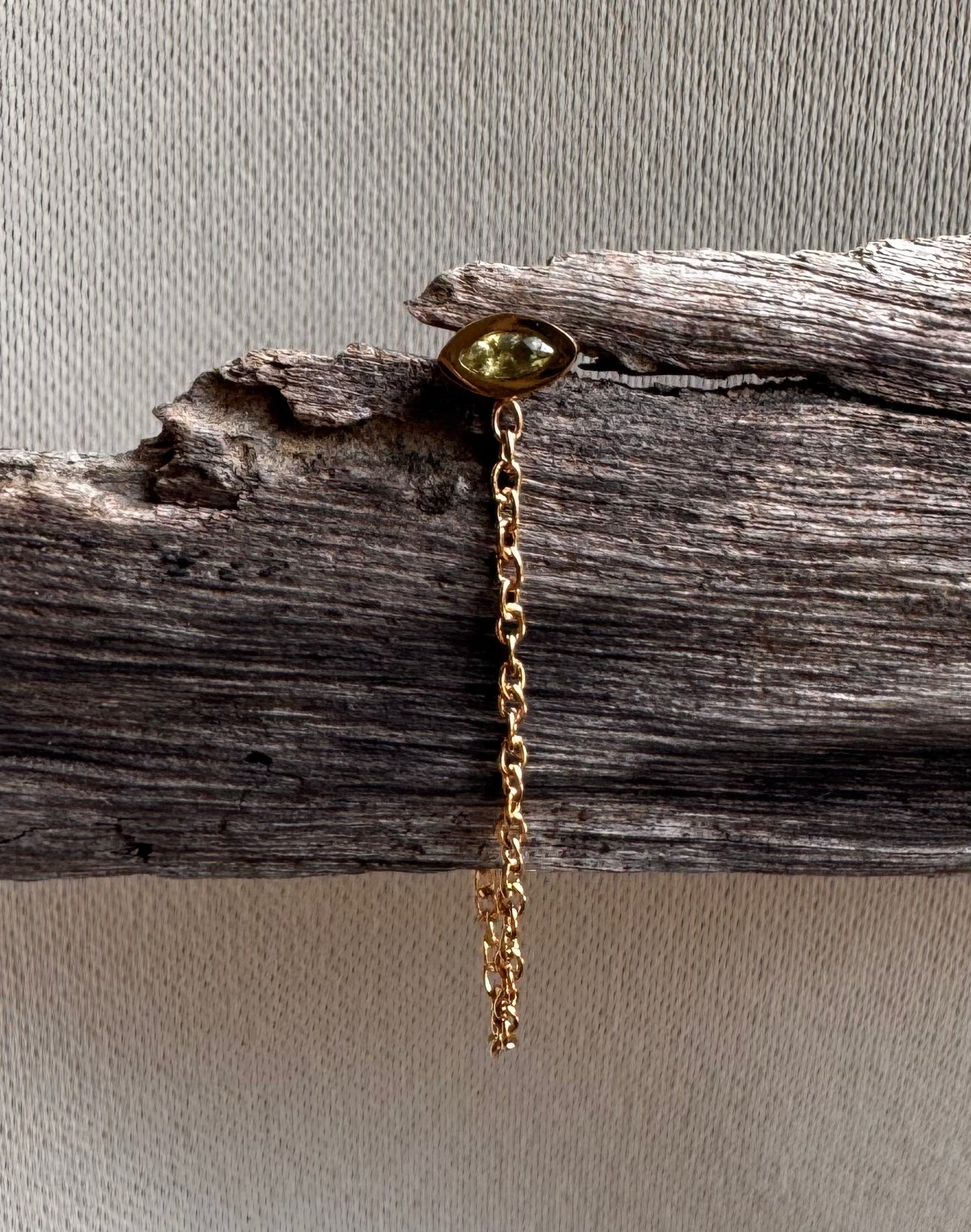 【Single Piece】True Eyes Chain Studs – Peridot